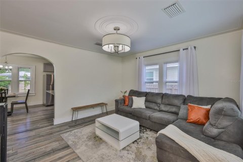 House in Saint Petersburg, Florida 2 bedrooms, 72.28 sq.m. № 1876018 - photo 6