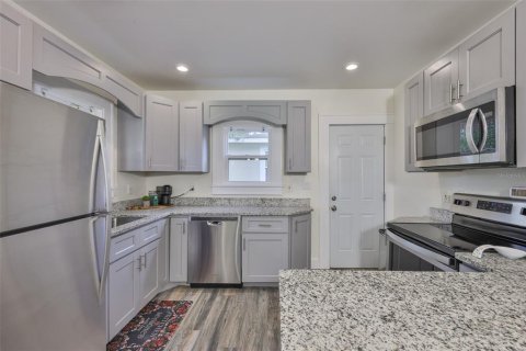 House in Saint Petersburg, Florida 2 bedrooms, 72.28 sq.m. № 1876018 - photo 9