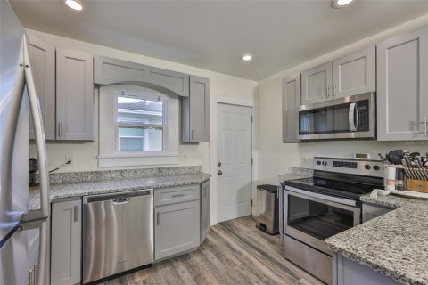 House in Saint Petersburg, Florida 2 bedrooms, 72.28 sq.m. № 1876018 - photo 10