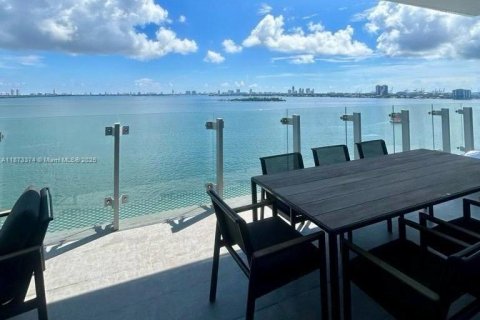 Кондоминиум с 2 спальнями в Майами, Флорида № 2014988