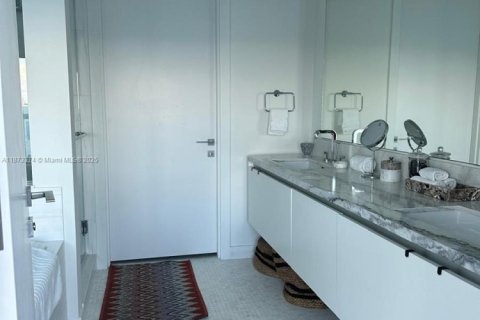 Купить кондоминиум в Майами, Флорида 2 спальни, 160.91м2, № 2014988 - фото 8