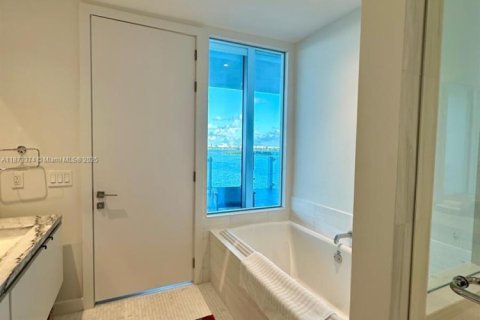 Купить кондоминиум в Майами, Флорида 2 спальни, 160.91м2, № 2014988 - фото 11