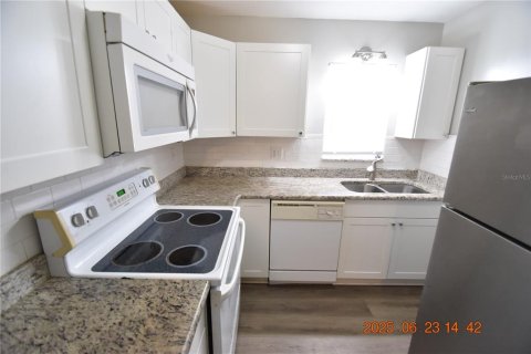 Villa ou maison à louer à Saint Petersburg, Floride: 2 chambres, 113.34 m2 № 1805633 - photo 17