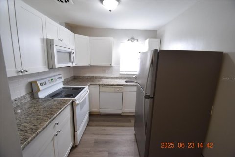 Villa ou maison à louer à Saint Petersburg, Floride: 2 chambres, 113.34 m2 № 1805633 - photo 16