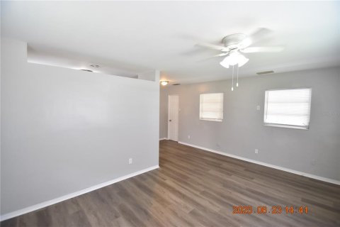 Villa ou maison à louer à Saint Petersburg, Floride: 2 chambres, 113.34 m2 № 1805633 - photo 10