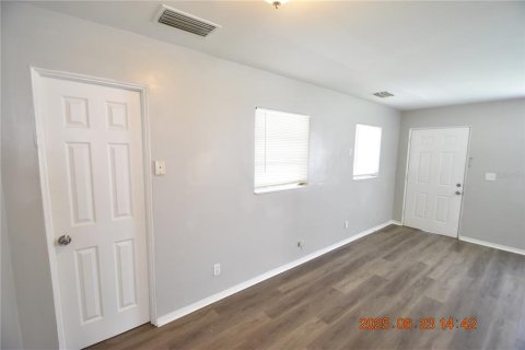 Villa ou maison à louer à Saint Petersburg, Floride: 2 chambres, 113.34 m2 № 1805633 - photo 13