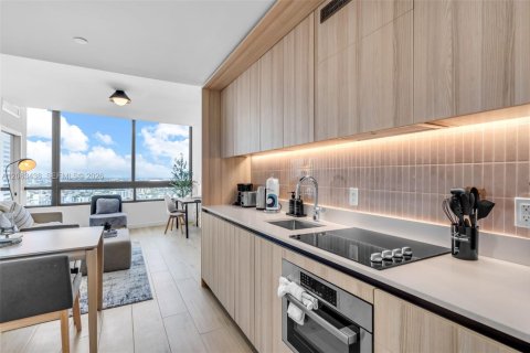 Condominio en venta en Miami, Florida, 2 dormitorios, 64.66 m2 № 2339953 - foto 3