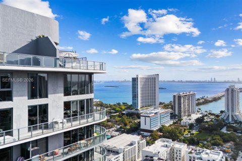 Condominio en alquiler en Miami, Florida, 4 dormitorios, 246.01 m2 № 2045044 - foto 4