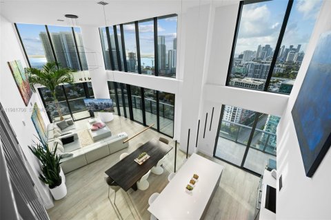 Condominio en Miami, Florida, 4 dormitorios  № 2045044