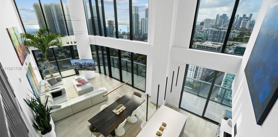 Condominio en Miami, Florida, 4 dormitorios  № 2045044