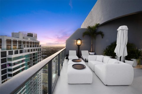 Condominio en alquiler en Miami, Florida, 4 dormitorios, 246.01 m2 № 2045044 - foto 10