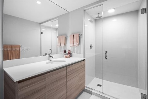 Condominio en alquiler en Miami, Florida, 4 dormitorios, 246.01 m2 № 2045044 - foto 20