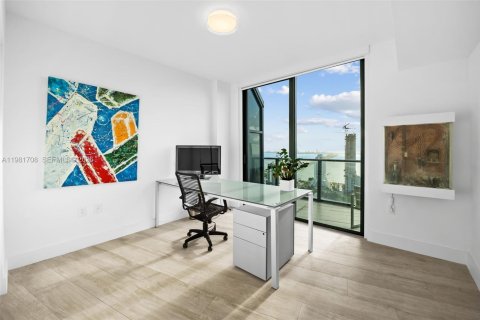 Condominio en alquiler en Miami, Florida, 4 dormitorios, 246.01 m2 № 2045044 - foto 16