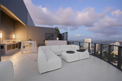 Condominio en alquiler en Miami, Florida, 4 dormitorios, 246.01 m2 № 2045044 - foto 30