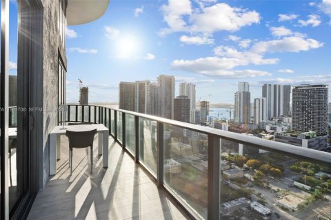 Condominio en alquiler en Miami, Florida, 4 dormitorios, 246.01 m2 № 2045044 - foto 24