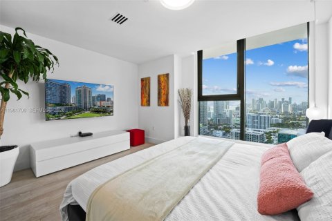 Condominio en alquiler en Miami, Florida, 4 dormitorios, 246.01 m2 № 2045044 - foto 11