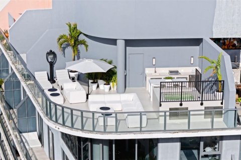 Condominio en alquiler en Miami, Florida, 4 dormitorios, 246.01 m2 № 2045044 - foto 5