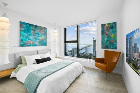 Condominio en alquiler en Miami, Florida, 4 dormitorios, 246.01 m2 № 2045044 - foto 19