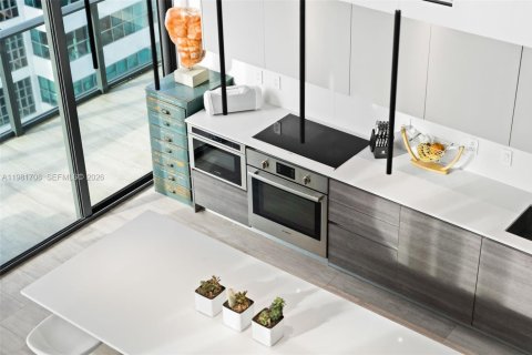 Condominio en alquiler en Miami, Florida, 4 dormitorios, 246.01 m2 № 2045044 - foto 15