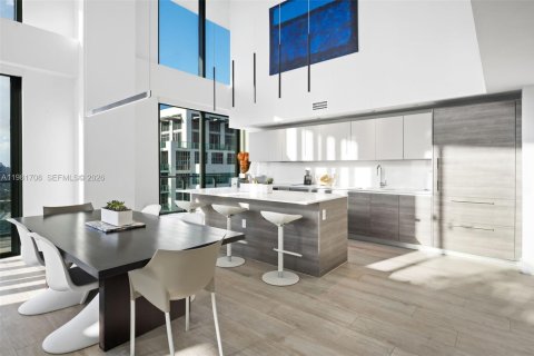 Condominio en alquiler en Miami, Florida, 4 dormitorios, 246.01 m2 № 2045044 - foto 9