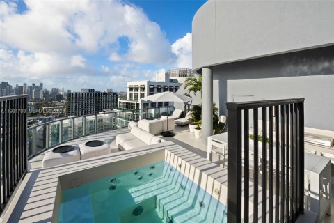 Condominio en alquiler en Miami, Florida, 4 dormitorios, 246.01 m2 № 2045044 - foto 25
