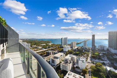 Condominio en alquiler en Miami, Florida, 4 dormitorios, 246.01 m2 № 2045044 - foto 27