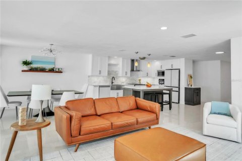 Villa ou maison à vendre à Saint Petersburg, Floride: 4 chambres, 219.25 m2 № 1637688 - photo 11