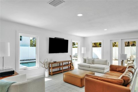 Villa ou maison à vendre à Saint Petersburg, Floride: 4 chambres, 219.25 m2 № 1637688 - photo 10