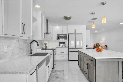 Villa ou maison à vendre à Saint Petersburg, Floride: 4 chambres, 219.25 m2 № 1637688 - photo 16