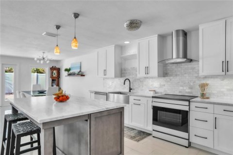 Villa ou maison à vendre à Saint Petersburg, Floride: 4 chambres, 219.25 m2 № 1637688 - photo 17