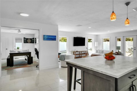 Villa ou maison à vendre à Saint Petersburg, Floride: 4 chambres, 219.25 m2 № 1637688 - photo 15