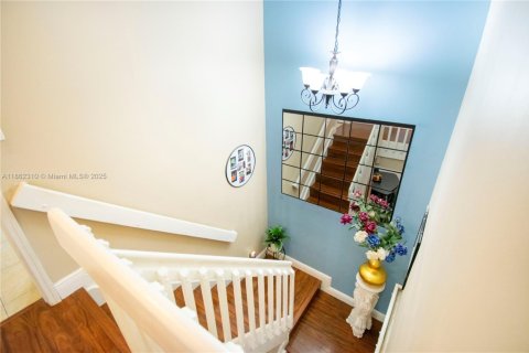 Townhouse in Miami, Florida 3 bedrooms, 117.99 sq.m. № 1890568 - photo 11