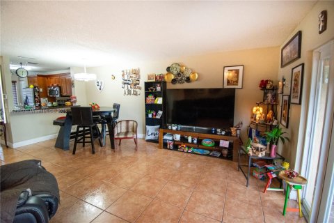 Townhouse in Miami, Florida 3 bedrooms, 117.99 sq.m. № 1890568 - photo 18