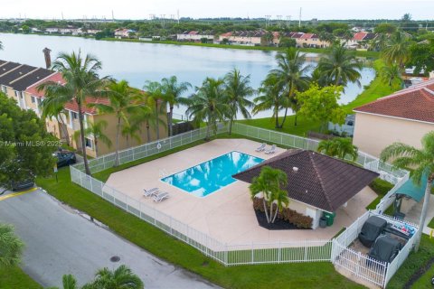 Townhouse in Miami, Florida 3 bedrooms, 117.99 sq.m. № 1890568 - photo 6