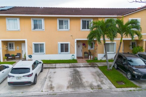 Townhouse in Miami, Florida 3 bedrooms, 117.99 sq.m. № 1890568 - photo 3