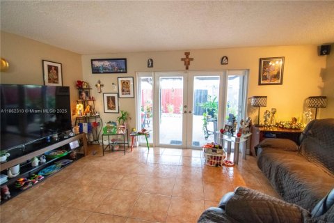 Townhouse in Miami, Florida 3 bedrooms, 117.99 sq.m. № 1890568 - photo 16