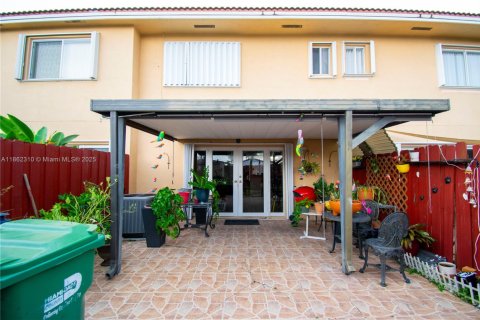 Townhouse in Miami, Florida 3 bedrooms, 117.99 sq.m. № 1890568 - photo 20
