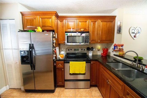 Townhouse in Miami, Florida 3 bedrooms, 117.99 sq.m. № 1890568 - photo 23