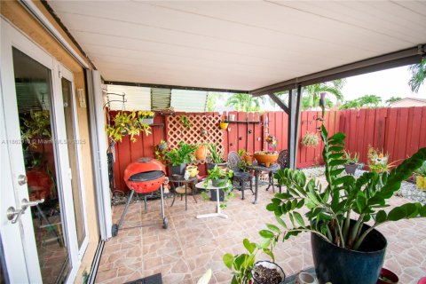 Townhouse in Miami, Florida 3 bedrooms, 117.99 sq.m. № 1890568 - photo 19