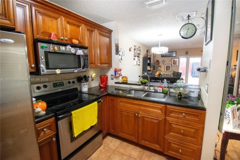 Townhouse in Miami, Florida 3 bedrooms, 117.99 sq.m. № 1890568 - photo 22