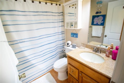 Townhouse in Miami, Florida 3 bedrooms, 117.99 sq.m. № 1890568 - photo 12