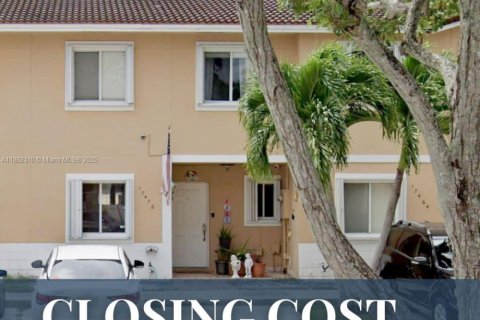 Touwnhouse à vendre à Miami, Floride: 3 chambres, 117.99 m2 № 1890568 - photo 1