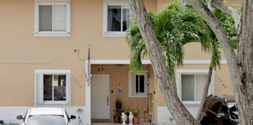 Townhouse in Miami, Florida 3 bedrooms, 117.99 sq.m. № 1890568