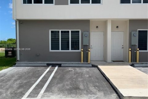 Touwnhouse à vendre à Homestead, Floride: 4 chambres, 129.88 m2 № 2436141 - photo 11