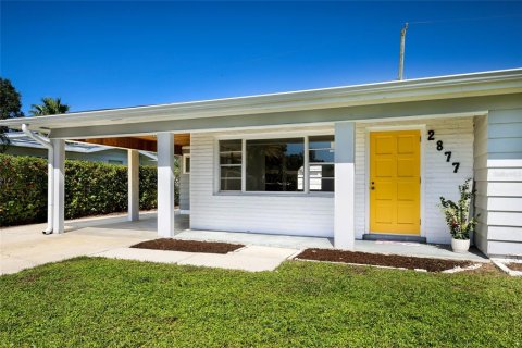 House in Sarasota, Florida 3 bedrooms, 124.12 sq.m. № 2427349 - photo 3