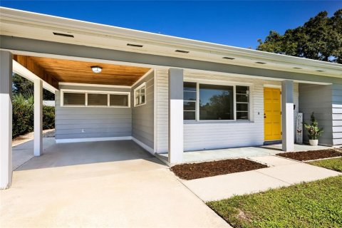 House in Sarasota, Florida 3 bedrooms, 124.12 sq.m. № 2427349 - photo 4