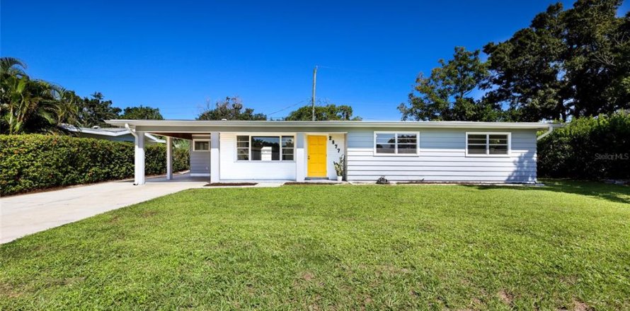 House in Sarasota, Florida 3 bedrooms, 124.12 sq.m. № 2427349