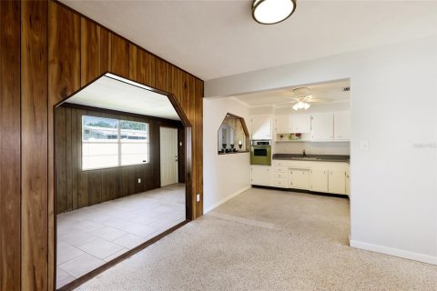 House in Sarasota, Florida 3 bedrooms, 124.12 sq.m. № 2427349 - photo 12
