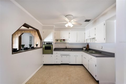 House in Sarasota, Florida 3 bedrooms, 124.12 sq.m. № 2427349 - photo 10