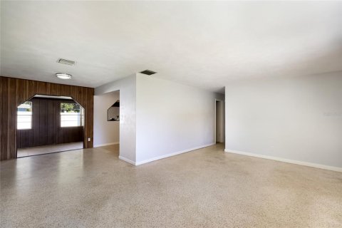 House in Sarasota, Florida 3 bedrooms, 124.12 sq.m. № 2427349 - photo 9